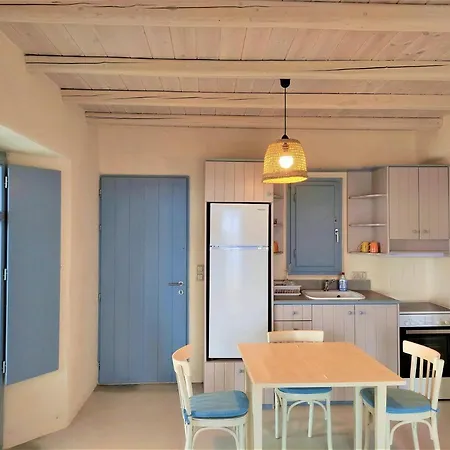 Mosaic Apartment *