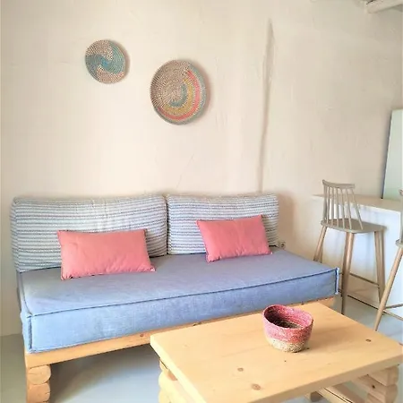 Mosaic Apartment *