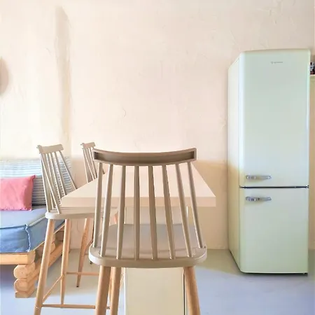 Mosaic Apartment *